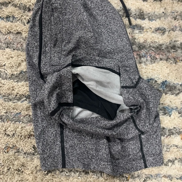 Lululemon - Picture 3 of 5